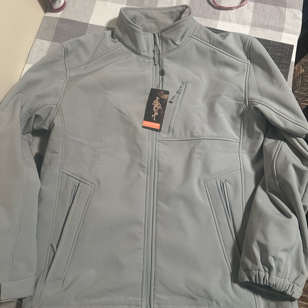 Free Soldier mens softshell light grey jacket XL NWT